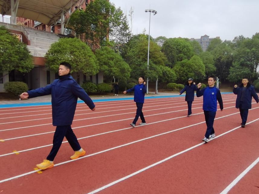 信息工程系：铿锵步伐展风采，科技方阵铸华章