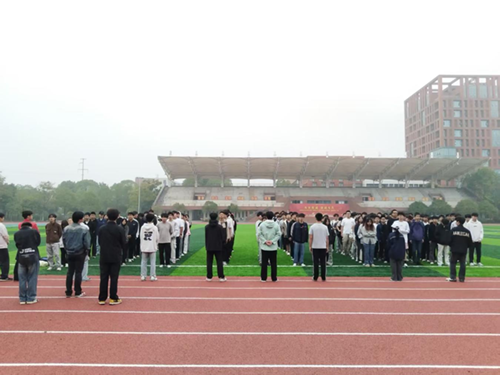 机械工程系团学会组织开展早训活动