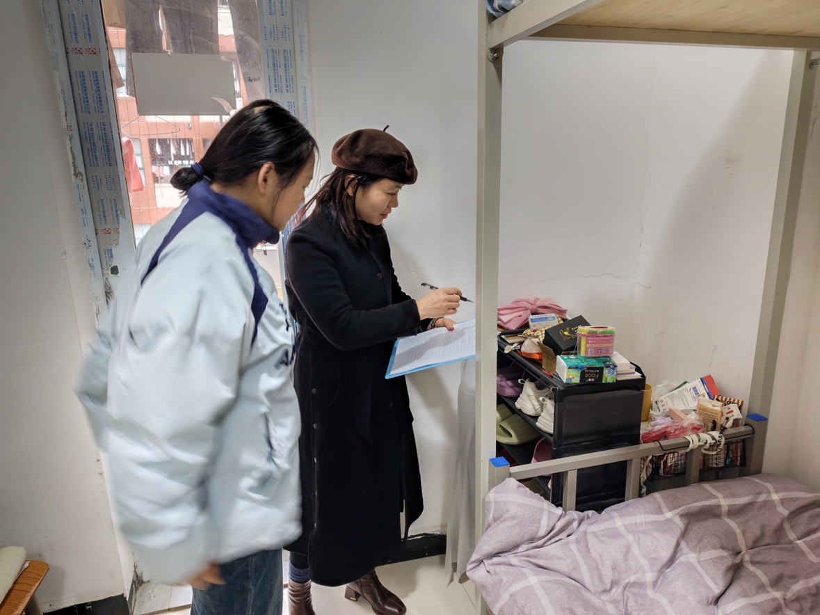 建筑装饰系启动校园安全专项整治月活动