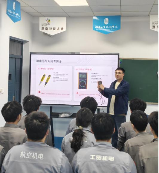 “电安护航・学以致用”-电气工程系开展校园 用电安全检查实践活动