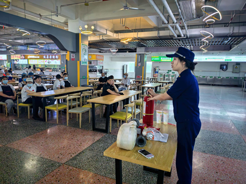 消防培训进食堂 筑牢安全“防火墙”——学院食堂员工消防安全培训顺利举行