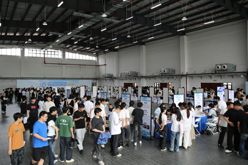 匠心筑梦启新程 校企合力强就业——学院举办2027届毕业生专场招聘会 