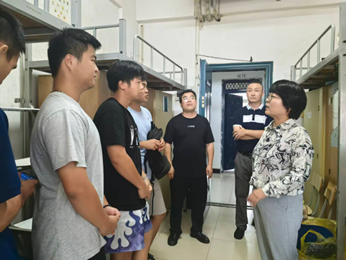 走访宿舍听心声 精准关怀助成才 学院党委委员、副院长李清到信息工程系走访调研