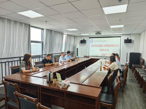 校企联动助“湘乡猪”出圈 产教融合育电商新才——唐人神集团走进学院电子商务专业开展宣讲合作