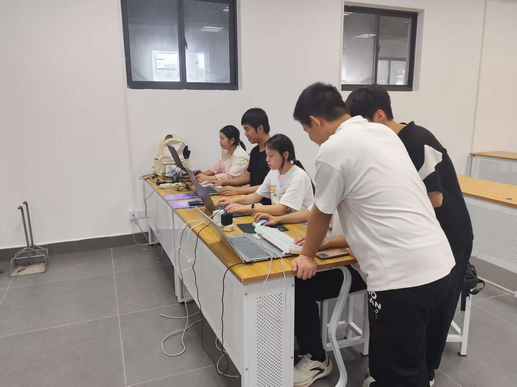 以赛促学强技能 全力备赛创佳绩 信息工程系组建集训队备战株洲市移动应用开发大赛